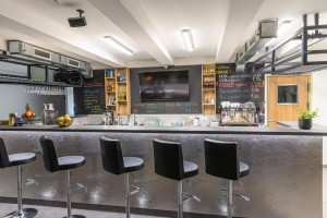 bar 1.jpg